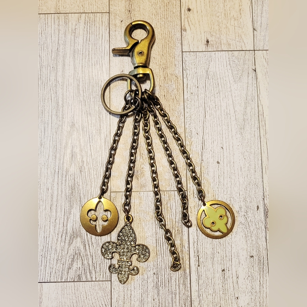 🖤Kathy Van Zeeland Gold Fleur-de-Lis Keychain - Picture 1 of 4